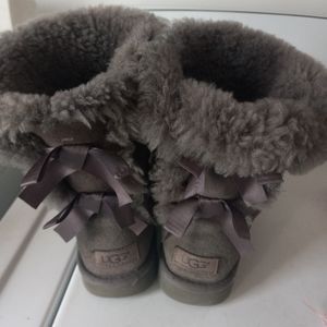 Womens size 7 uggs